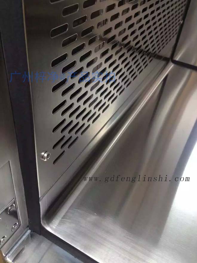 百級(jí)層流傳遞窗內(nèi)外雙層殼體，內(nèi)部四周圓弧處理，保證無縫隙連接；