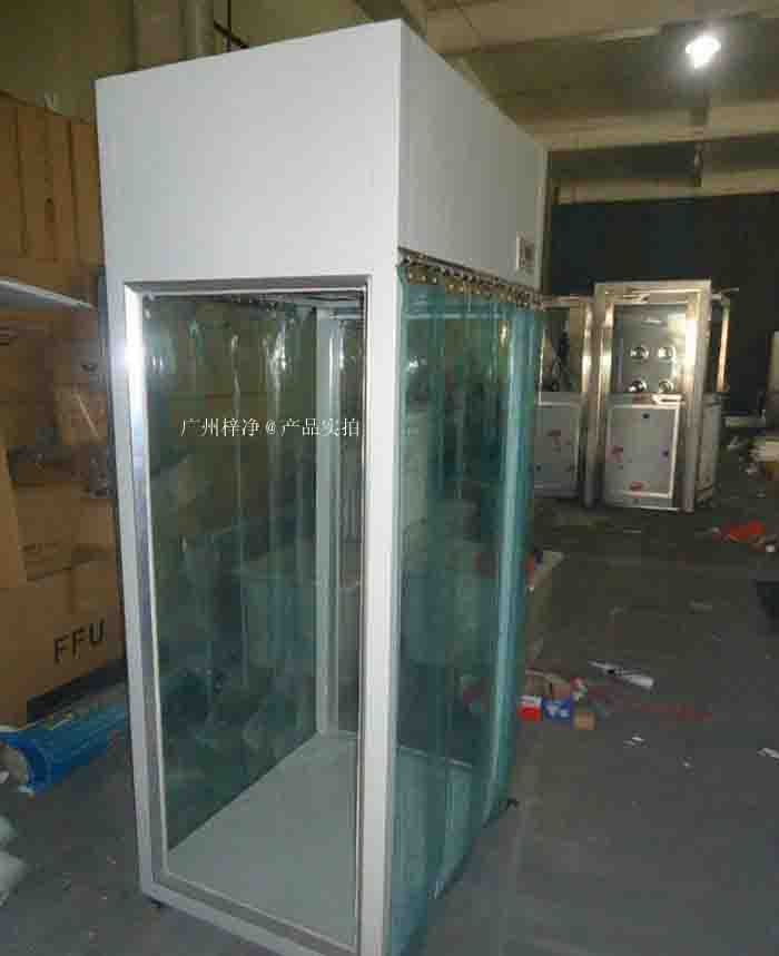 潔凈采樣車工作原理是從室內(nèi)空氣經(jīng)過(guò)初效過(guò)濾器、高效過(guò)濾器出風(fēng)的形式達(dá)到高潔凈度