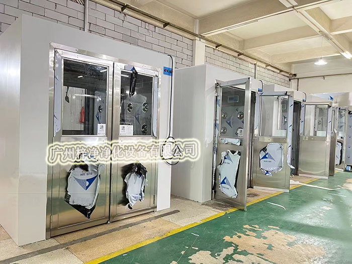 風(fēng)淋室作為一種重要的潔凈室設(shè)備 風(fēng)淋室作為一種重要的潔凈室設(shè)備