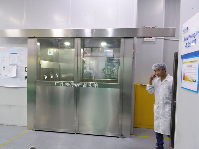 自動(dòng)平開(kāi)門(mén)風(fēng)淋室的價(jià)格與其尺寸和容量直接相關(guān)