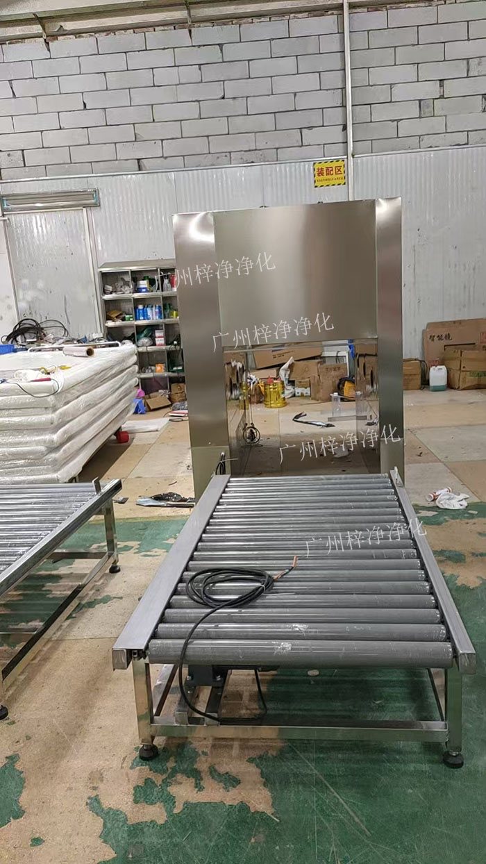 自動(dòng)門層流傳遞窗可配合輸送線兩端設(shè)有自動(dòng)門，實(shí)現(xiàn)物品的自動(dòng)進(jìn)出，減少人工操作。