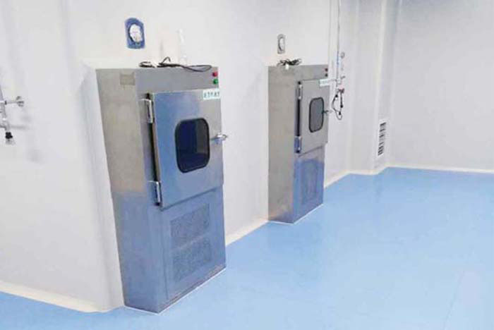 開啟傳遞窗：按照實(shí)驗(yàn)室規(guī)定的方式開啟傳遞窗，通常為從外向內(nèi)或從內(nèi)向外開啟。