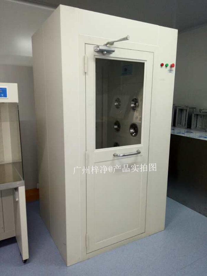 風(fēng)淋室運(yùn)行過程中產(chǎn)生的噪音可能會對操作人員造成不適，影響工作效率。