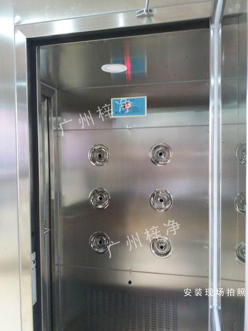 昆明卷煙廠非標(biāo)準(zhǔn)風(fēng)淋門(mén)定做圖片 昆明卷煙廠非標(biāo)準(zhǔn)風(fēng)淋門(mén)定做圖片