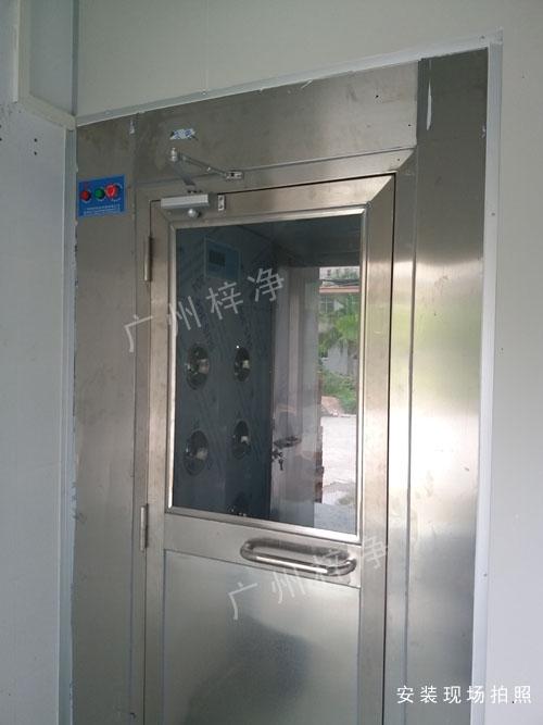 食品級(jí)不銹鋼風(fēng)淋室圖片 食品級(jí)不銹鋼風(fēng)淋室圖片